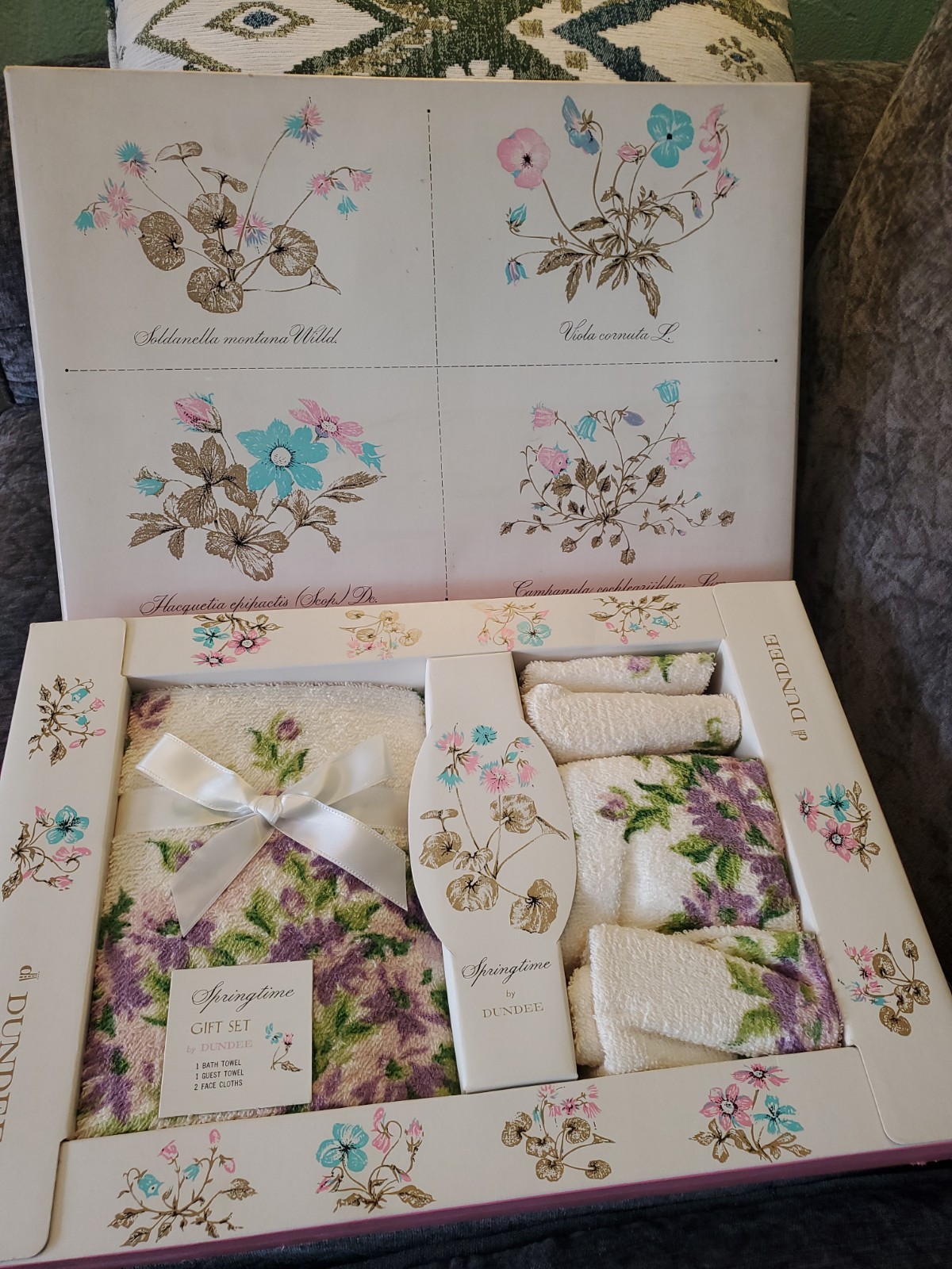 Vintage 1970s NOS Dundee Towel Set 4 Piece Floral 100% Cotton ~ NEW
