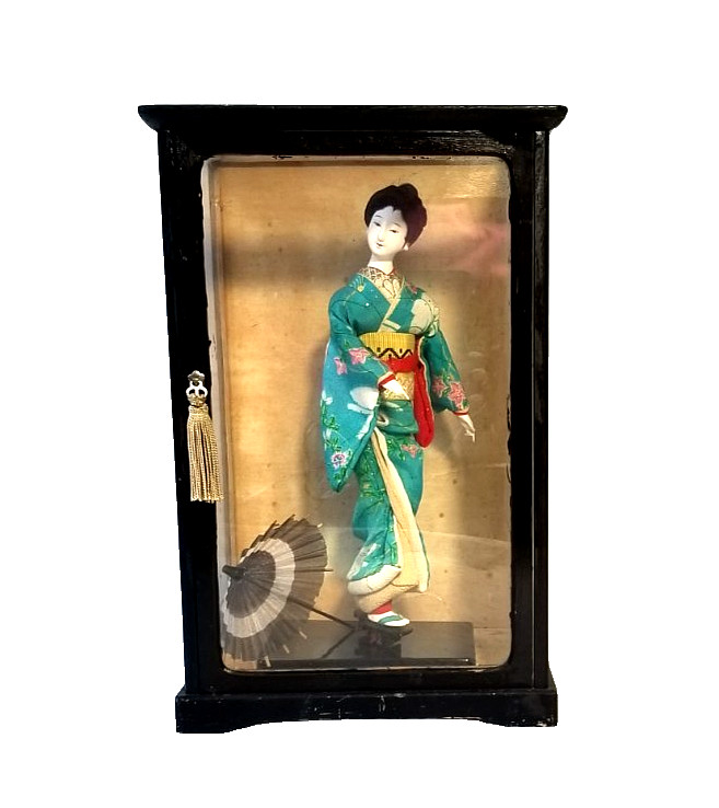 Vintage Beautiful Japanese Geisha Doll in Display Case w Kimono & Parasol Vintage Beautiful Japanese Geisha Doll in Display Case w Kimono & Parasol