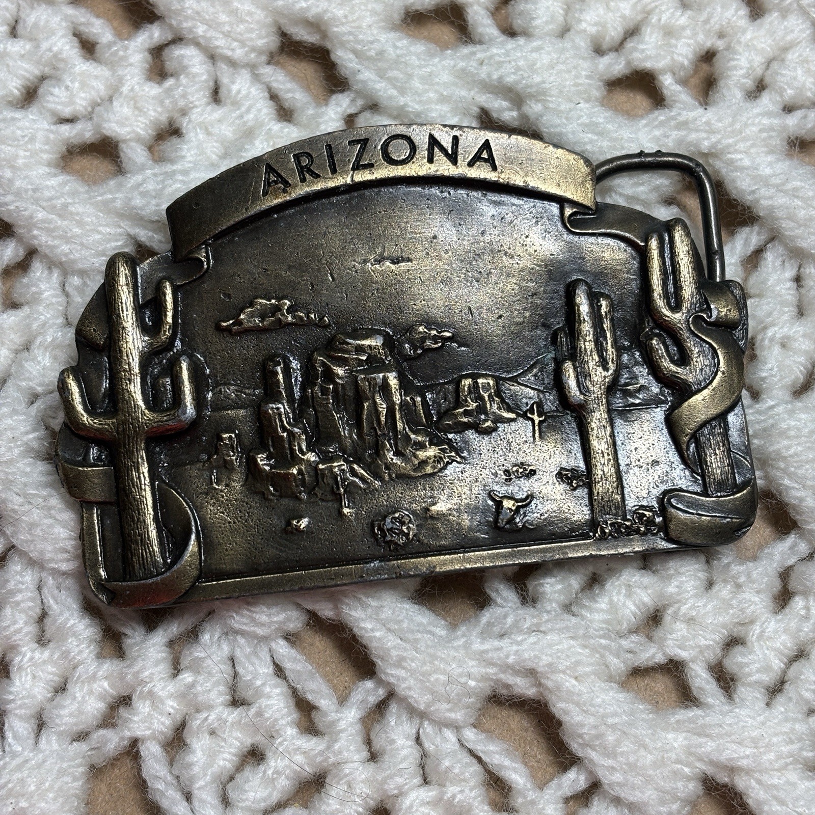 VTG Bergamot Brass Works Arizona Canyon Cactus Desert Scene Belt Buckle 1978 VTG Bergamot Brass Works Arizona Canyon Cactus Desert Scene Belt Buckle 1978