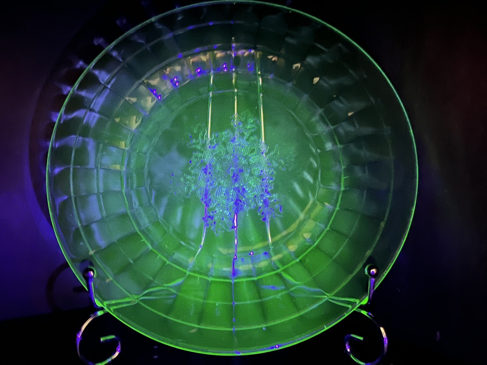 Vintage Green Uranium Jeanette Snowflake Block Optic Glass Plate