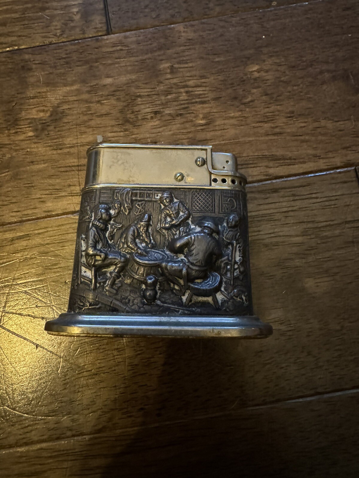 VINTAGE 1949 MYFLAM AUTOMATIC TABLE LIGHTER 835 SILVER DUTCH TAVERN SCENE