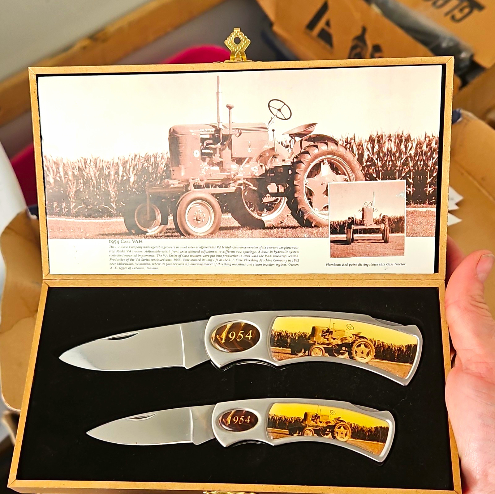 John Deere 1954 Tractor Design Pocket Knife Set w/ Wooden Display Box