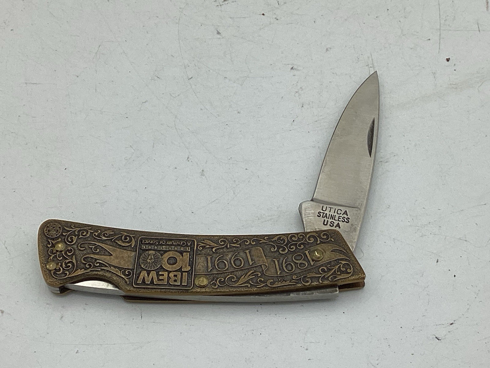 Vintage IBEW UTICA FOLDING POCKET KNIFE 1891/1991-100 YEARS OF SERVICE V1
