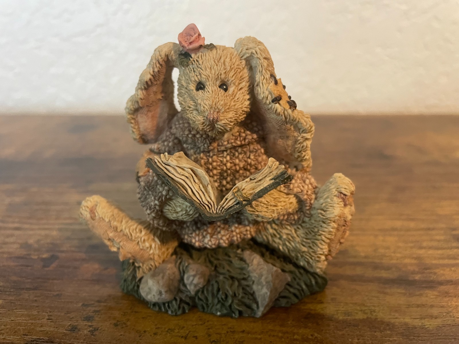 1993 Boyds Bears & Friends Daphne The Reader Hare with Box No. 2226