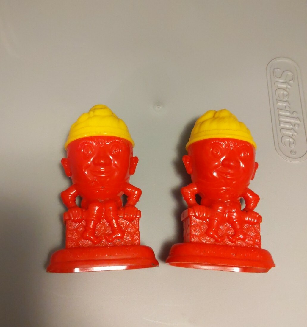 Vintage Retro Plastic Humpty Dumpty Salt & Pepper Shakers - Red & Yellow Rare 