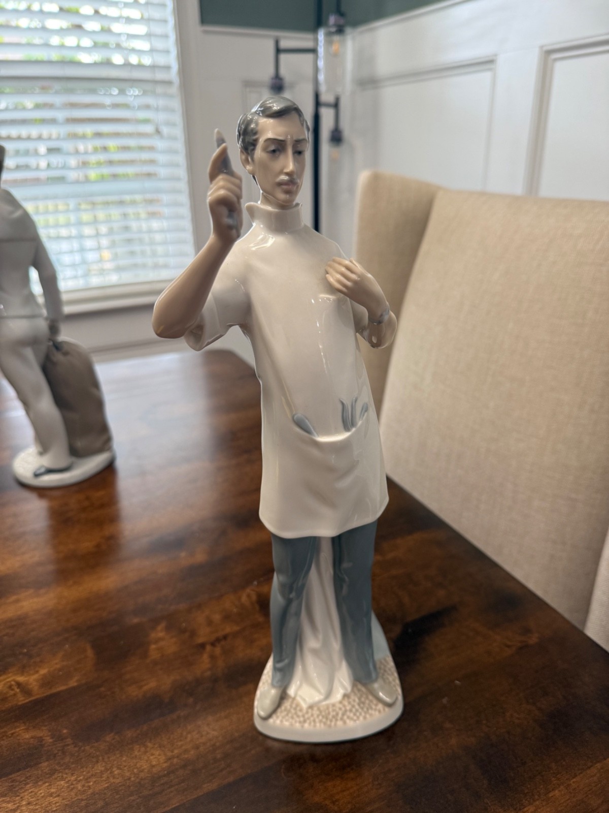 Lladro The Dentist 4762 Figurine 14.5 Lladro The Dentist 4762 Figurine 14.5