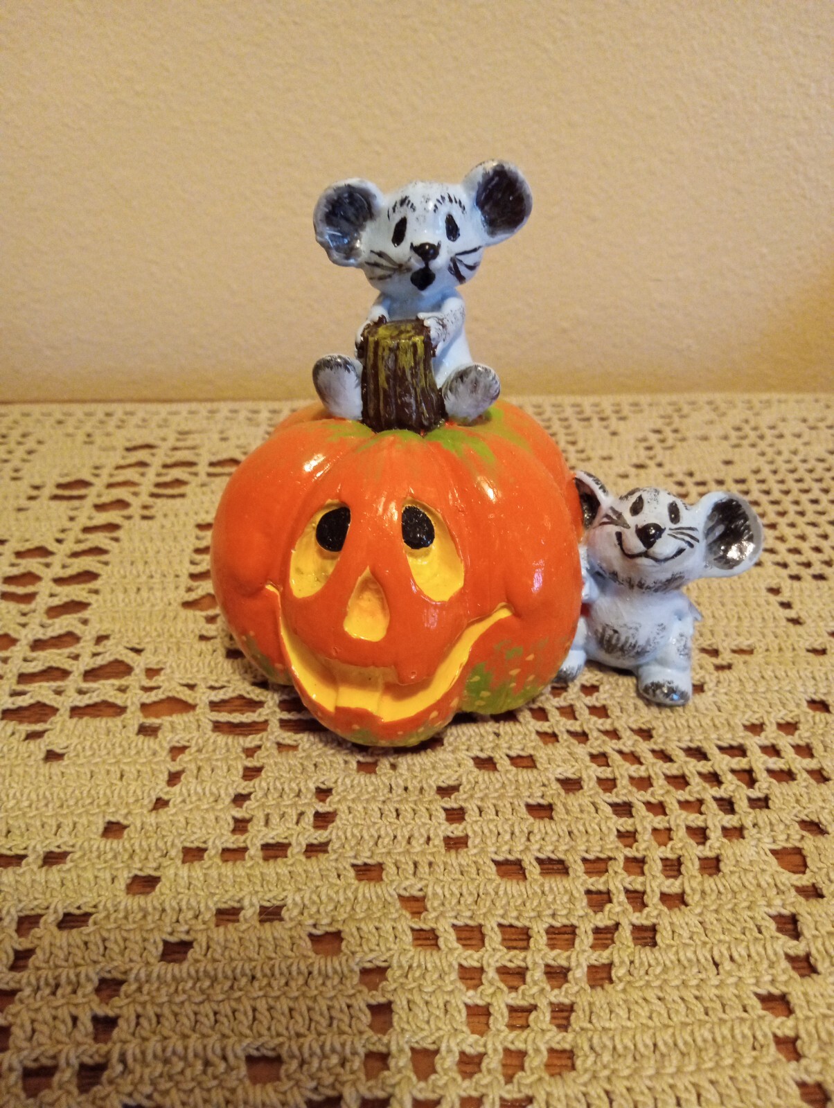 ADORABLE Vintage 70s DIY Hand Painted Pumpkin and Mouse Figurine Mice Halloween ADORABLE Vintage 70s DIY Hand Painted Pumpkin and Mouse Figurine Mice Halloween