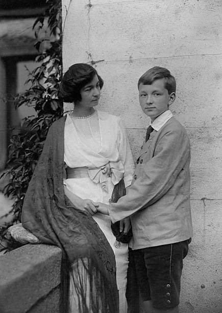 Hauptmann Margarete musician wife of Gerhart Hauptmann with son Be- 1913 Photo