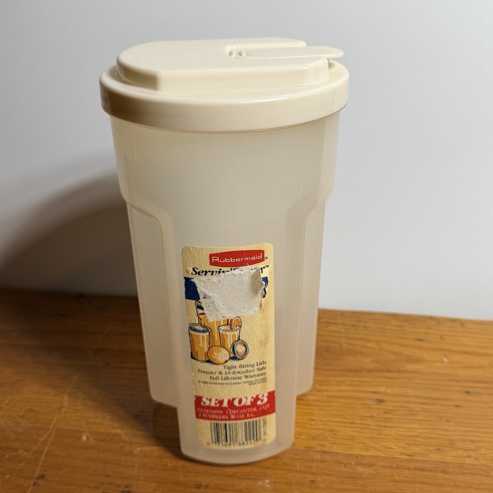 Vintage Rubbermaid 0038 Servin Saver 2 Quart Pitcher Flip Top Lid Almond