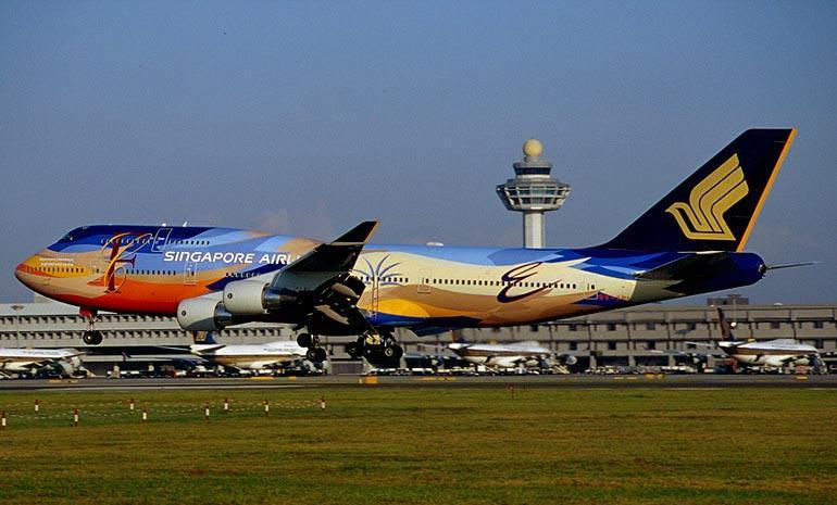 B-747-400 Singapore Tropical Airplane Desktop Wood Model Regular 