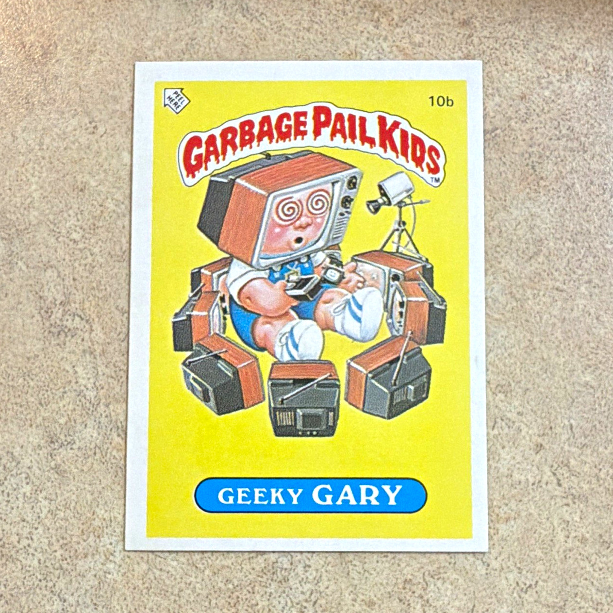 Topps 1985 Garbage Pail Kids Geeky Gary #10b Sticker Non-Sport Card