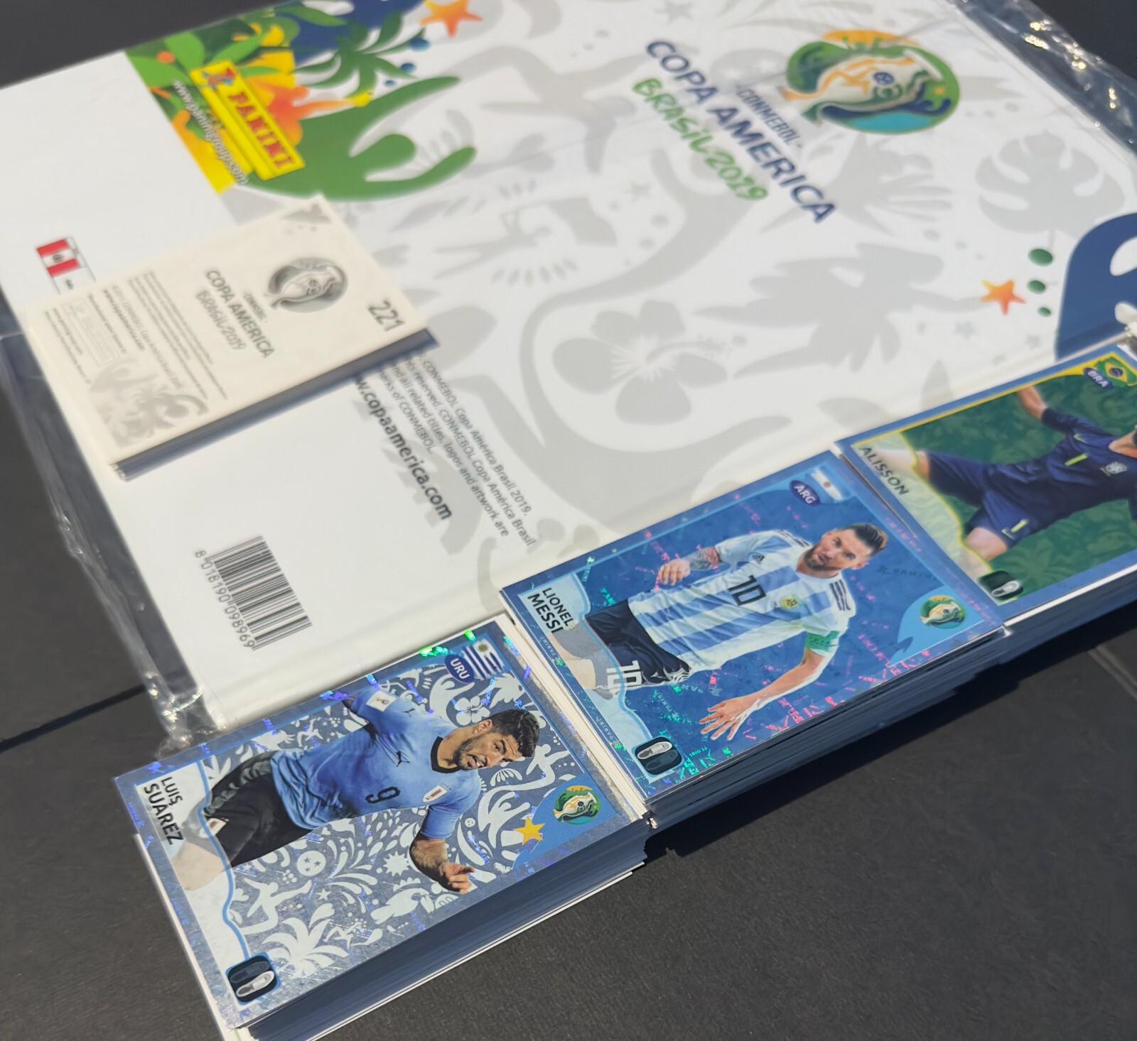 2019 Copa America Brasil Panini COMPLETE Set 400 Stickers + Album Hard Cover NEW 2019 Copa America Brasil Panini COMPLETE Set 400 Stickers + Album Hard Cover NEW