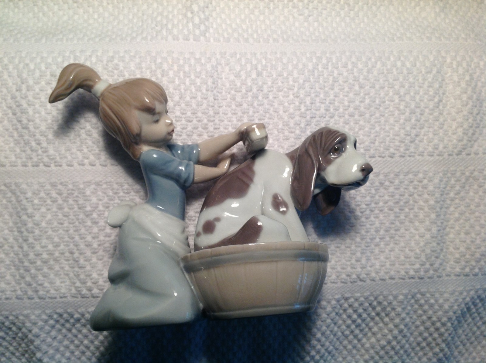 LLADRO PORCELAIN FIGURINE-BASHFUL BATHER-Model No. 5455-Little Girl Washing Dog LLADRO PORCELAIN FIGURINE-BASHFUL BATHER-Model No. 5455-Little Girl Washing Dog