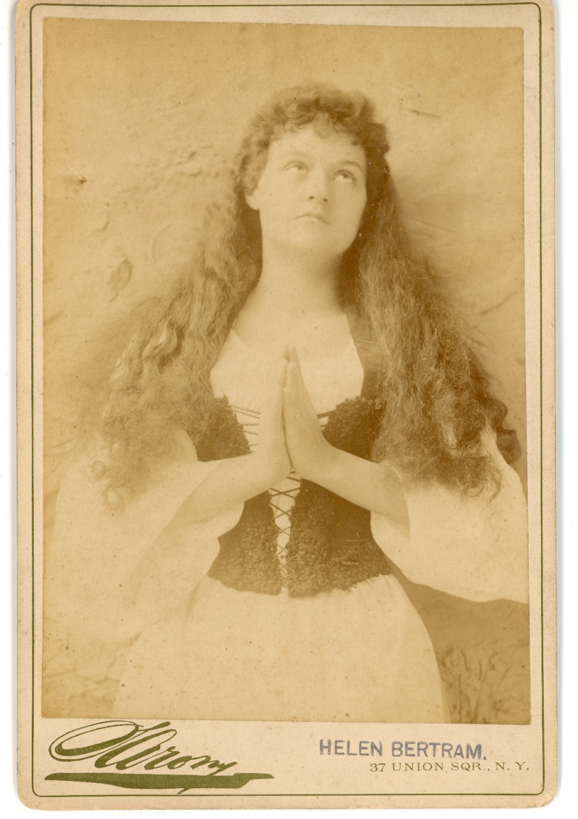 Beautiful Young Actress, SINGER, HELEN BERTRAM long hair SARONY