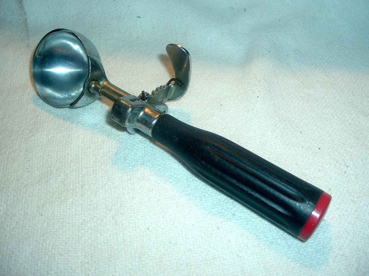 Vtg Hamilton Beach #24 Ice Cream Scoop Dipper Racine WI Bakelite Handle