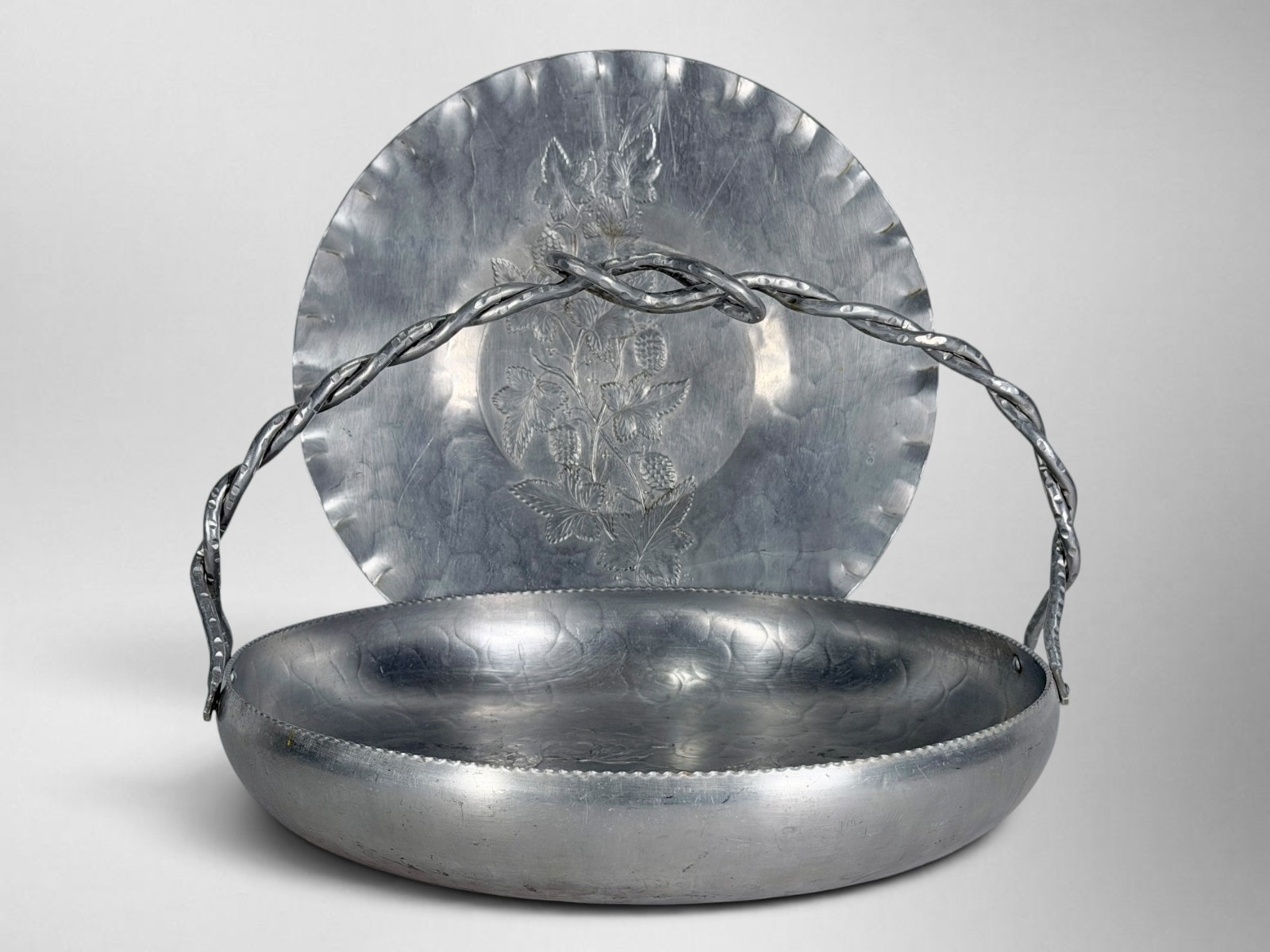 Vintage Everlast Hand Forged Aluminum Floral Serving Tray Bowl