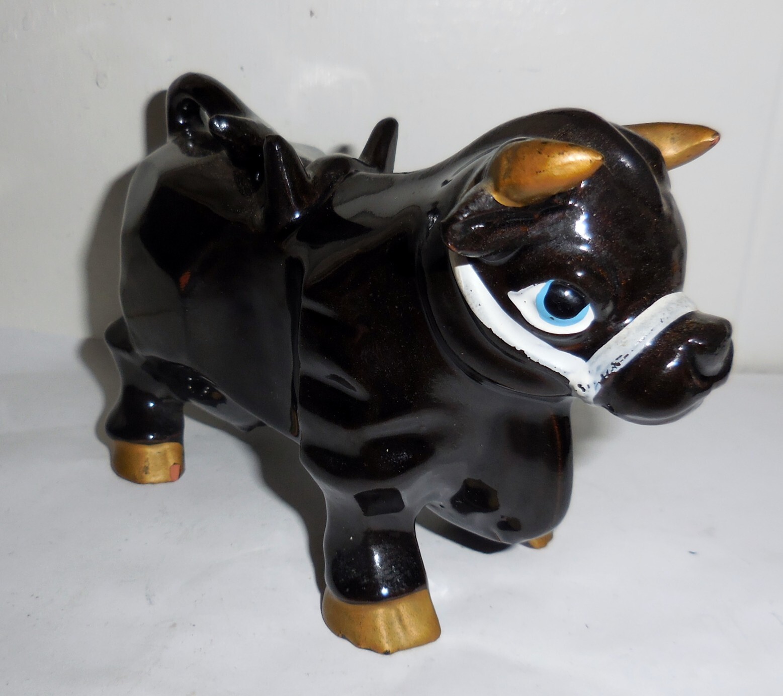 VINTAGE JAPAN PORCELAIN FIGURINE BEAUTIFUL BULL DESIGN NR