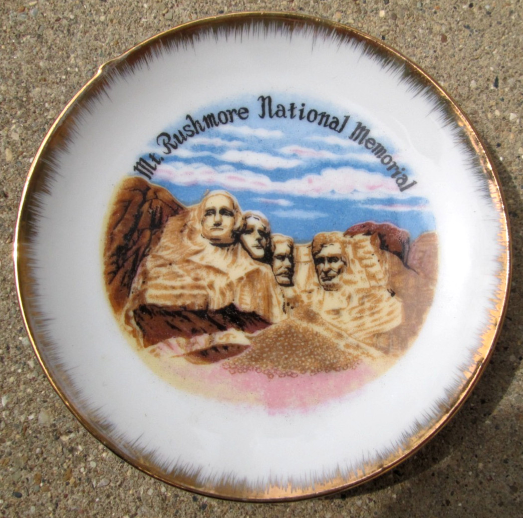 Souvenir Miniature Mt. Rushmore South Dakota National Memorial Plate Japan