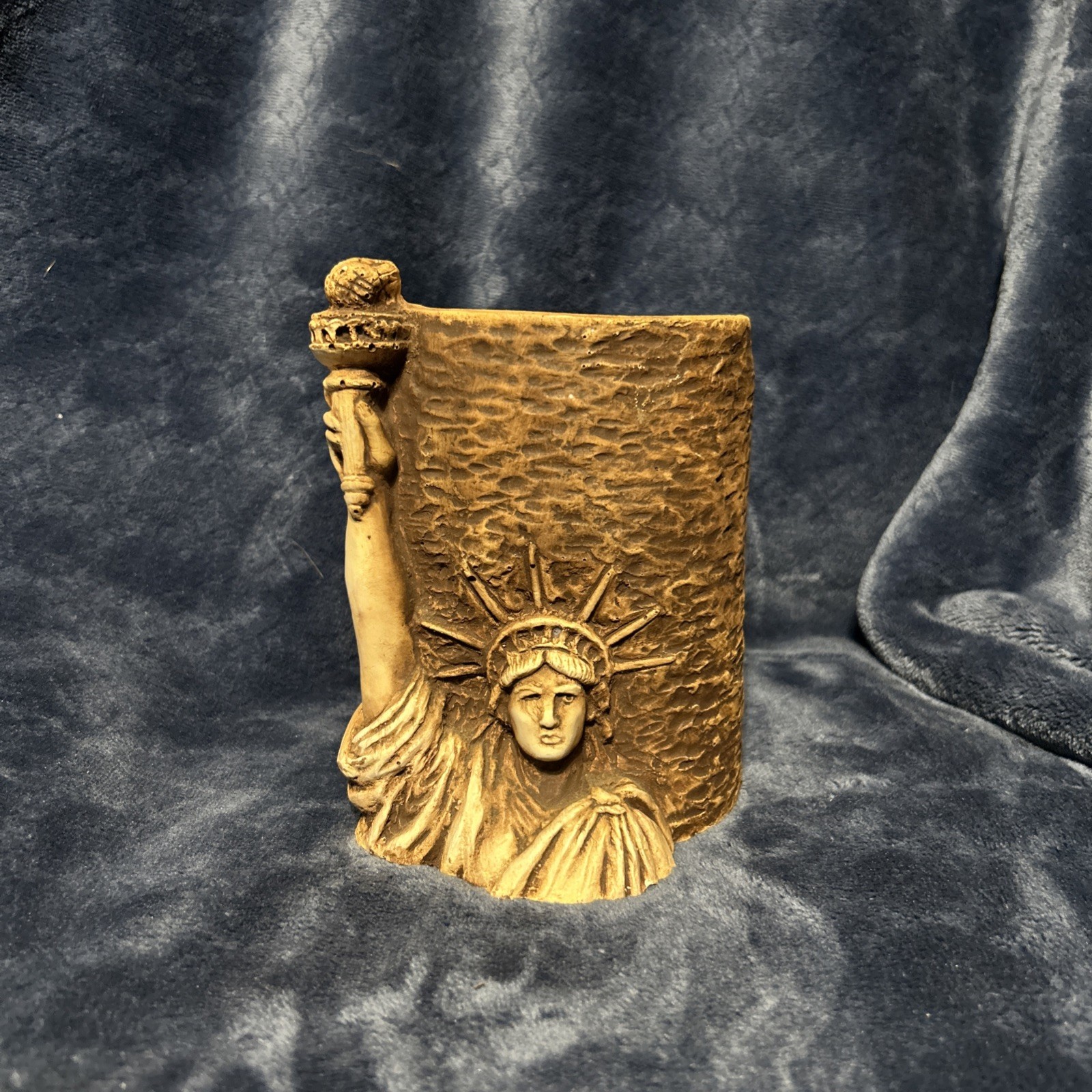 Vintage Pompadour Faux Wood Statue Of Liberty Planter SL 34 Made In USA Vintage Pompadour Faux Wood Statue Of Liberty Planter SL 34 Made In USA