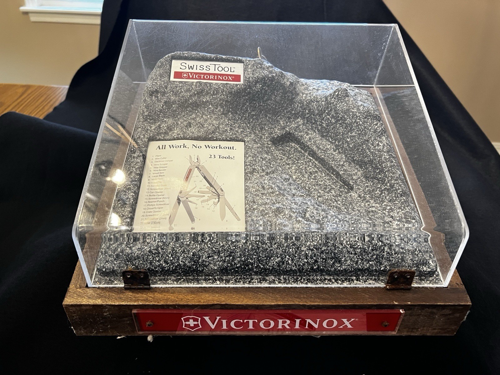 Rare Victorinox Swiss Army Swisstool Factory Locking Countertop Display Case NEW Rare Victorinox Swiss Army Swisstool Factory Locking Countertop Display Case NEW