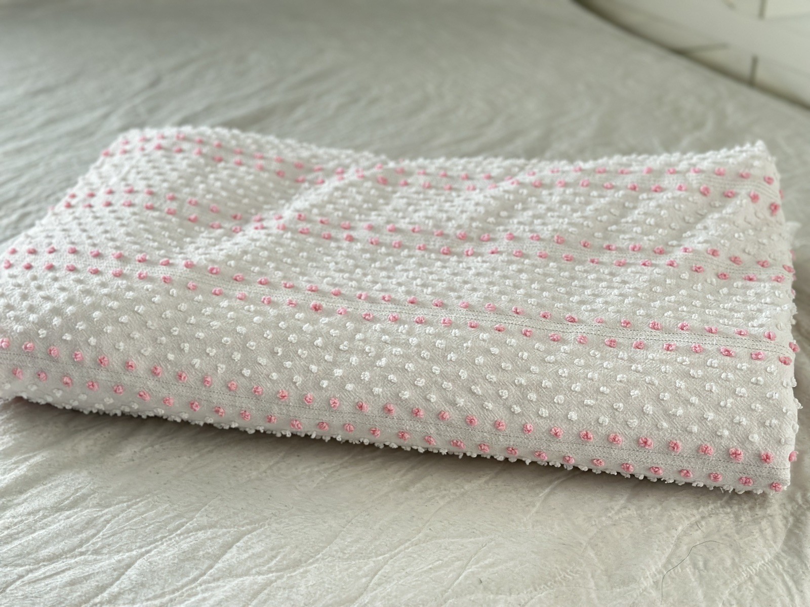 *Morgan Jones Mini Pops* VTG Pink White & Silver Chenille Bedspread ~88x100~EUC