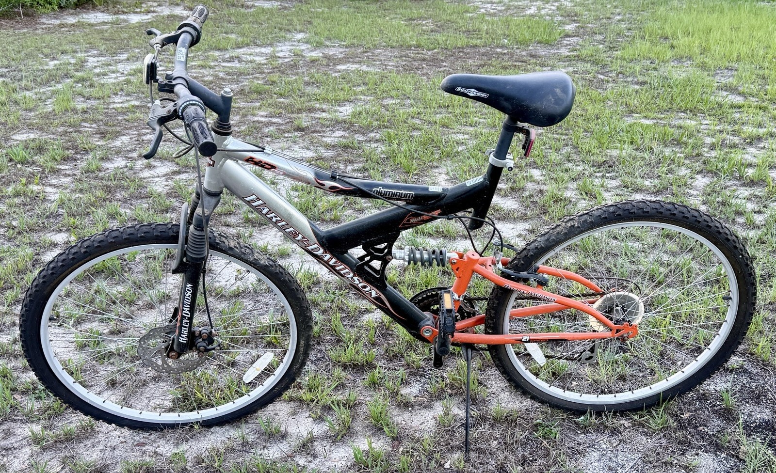 Harley-Davidson Aluminum Frame 21 Speed 26 Inch Bicycle Bike HD26 All Terrain
