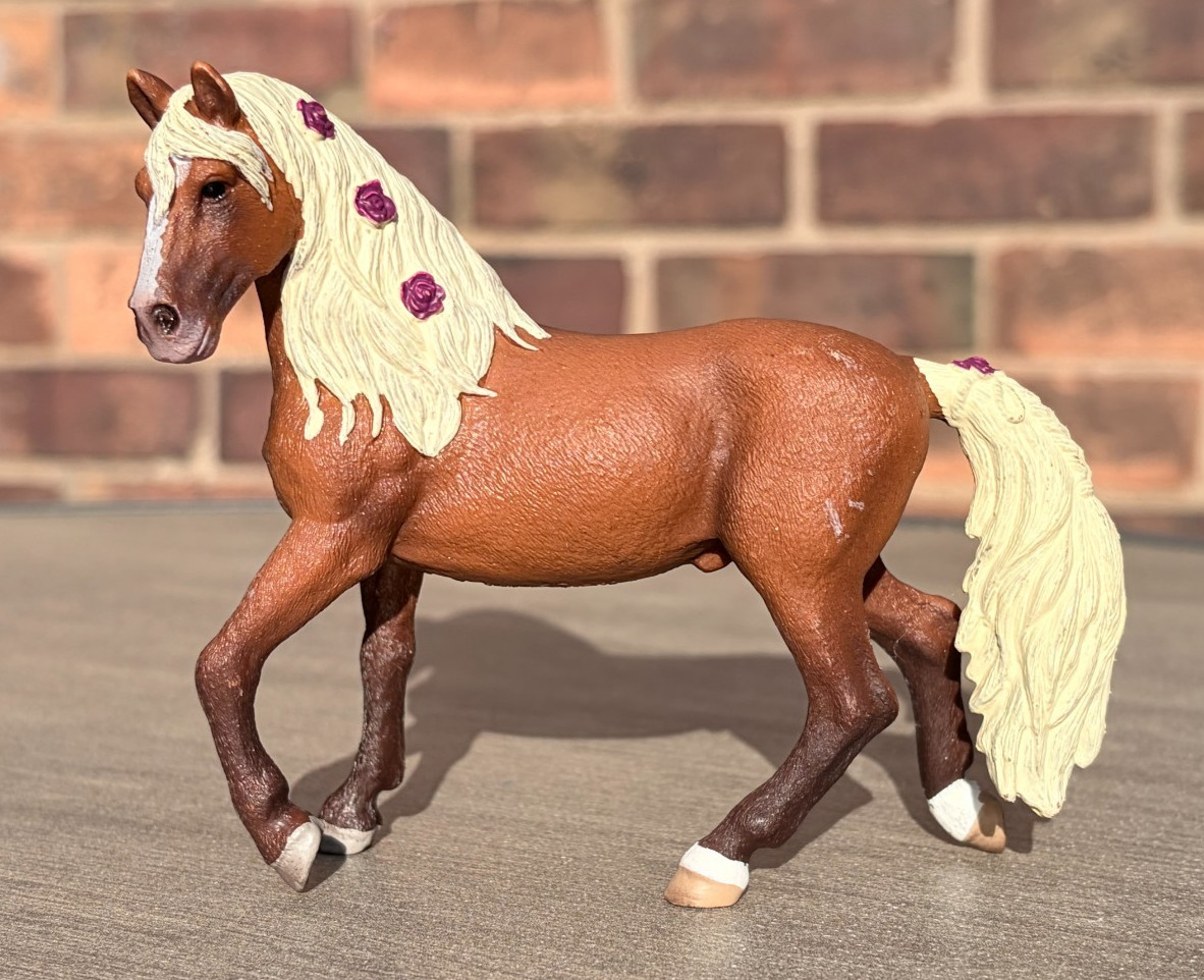 Schleich Paso Fino Stallion Sooty Palamino With Purple Flowers In Mane
