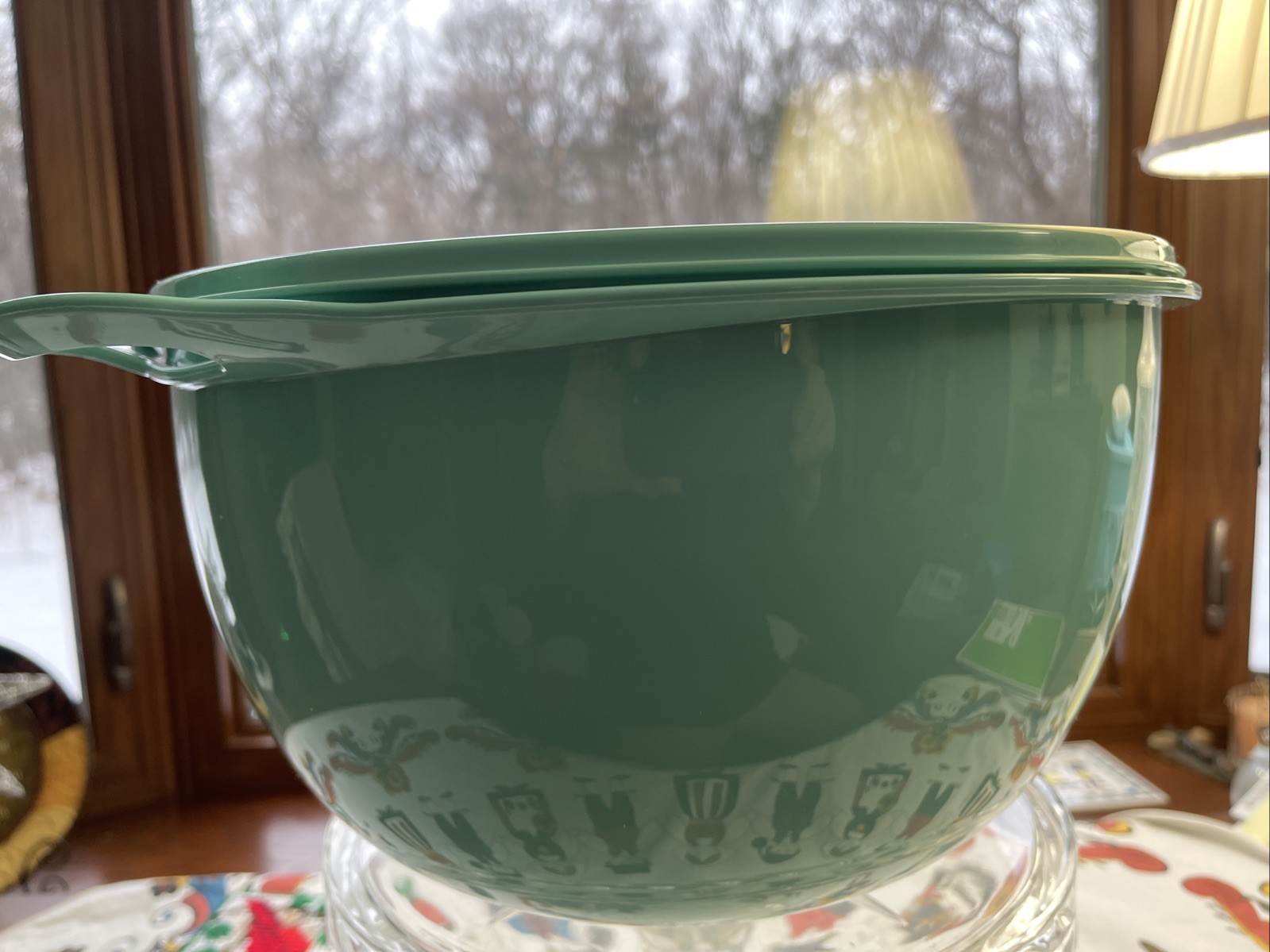 New 42 C  Tupperware Thatsa Bowl-aqua