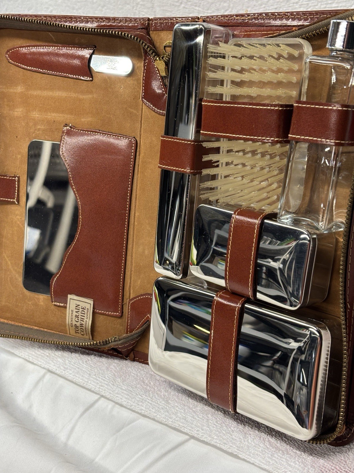 Vintage Leather Men’s Grooming Kit  1957 W. E. Bassett  Trim Travelux Model 960 