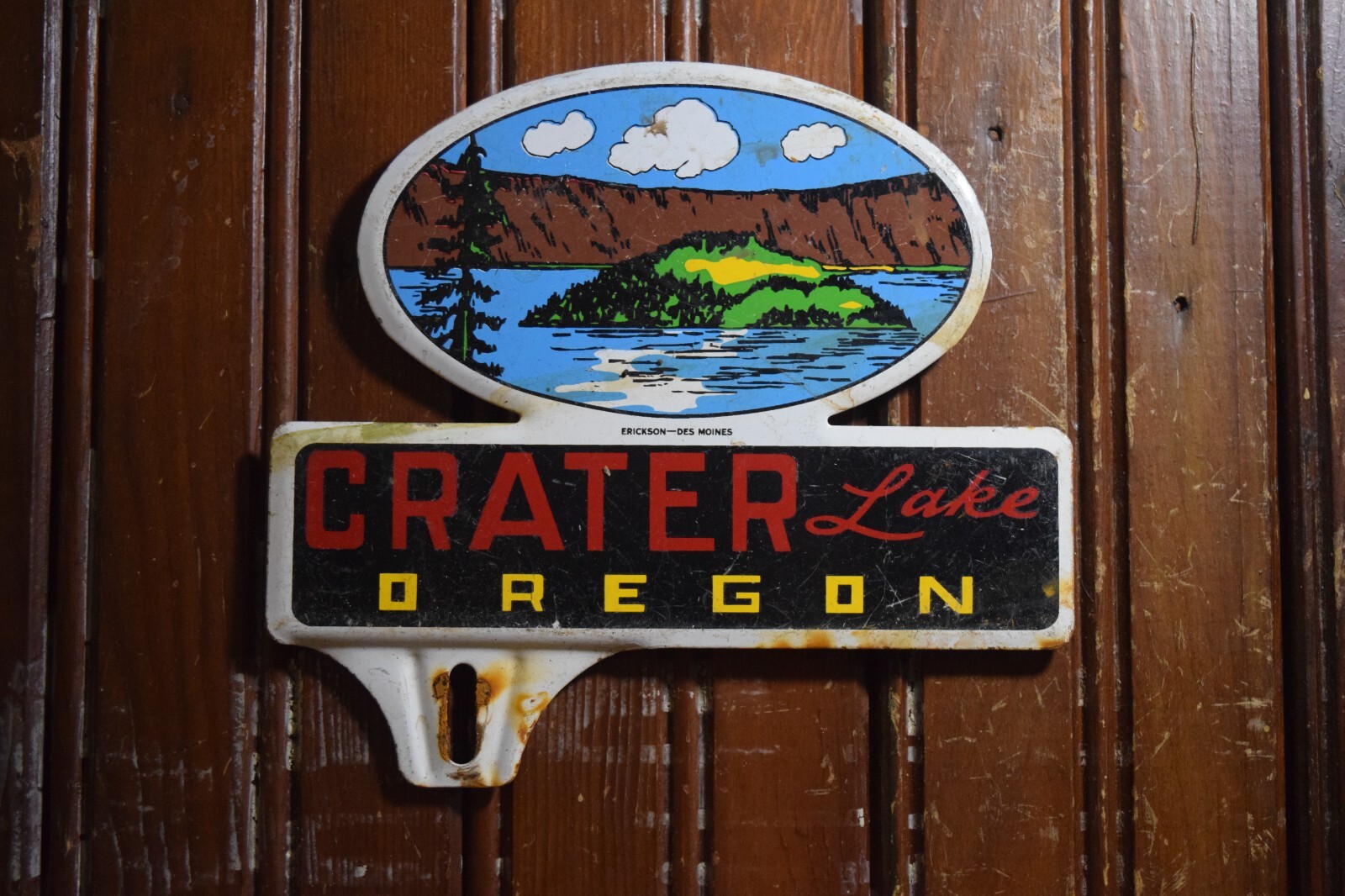 1950s CRATER LAKE OREGON STAMPED PAINTED METAL TOPPER SIGN ISLAND TREE BOAT