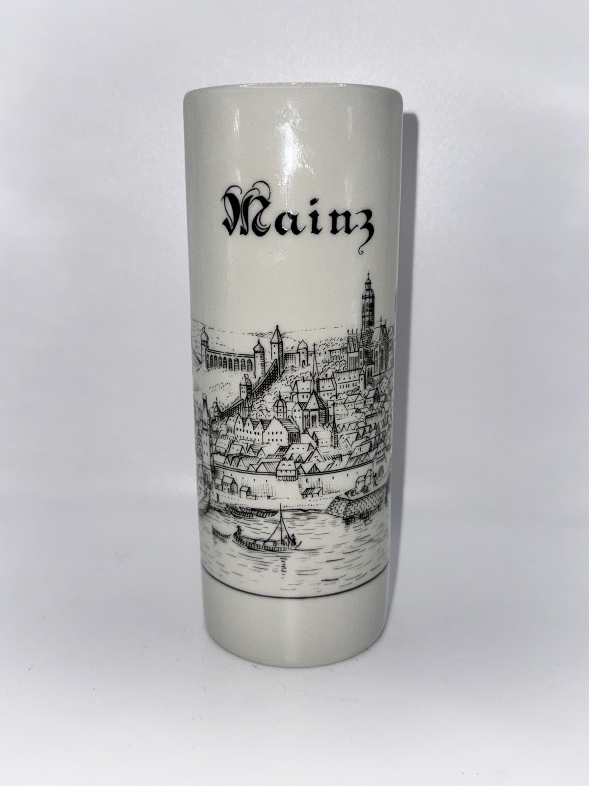 9” Royal KPM Porzellan Bavaria Heidelberga Handaebeit White Flower Vase Germany