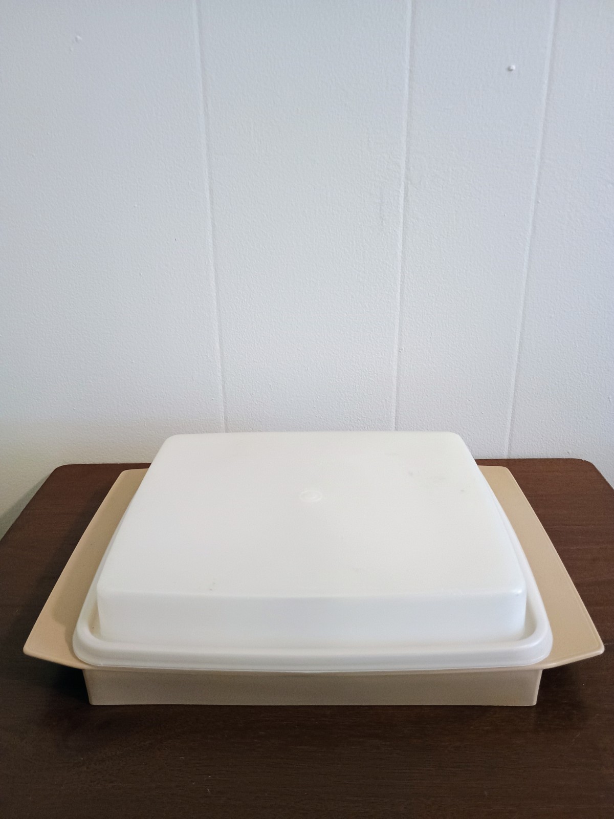 VINTAGE TUPPERWARE TAN DEVILED EGGS KEEPER WITH INSERTS AND LID 