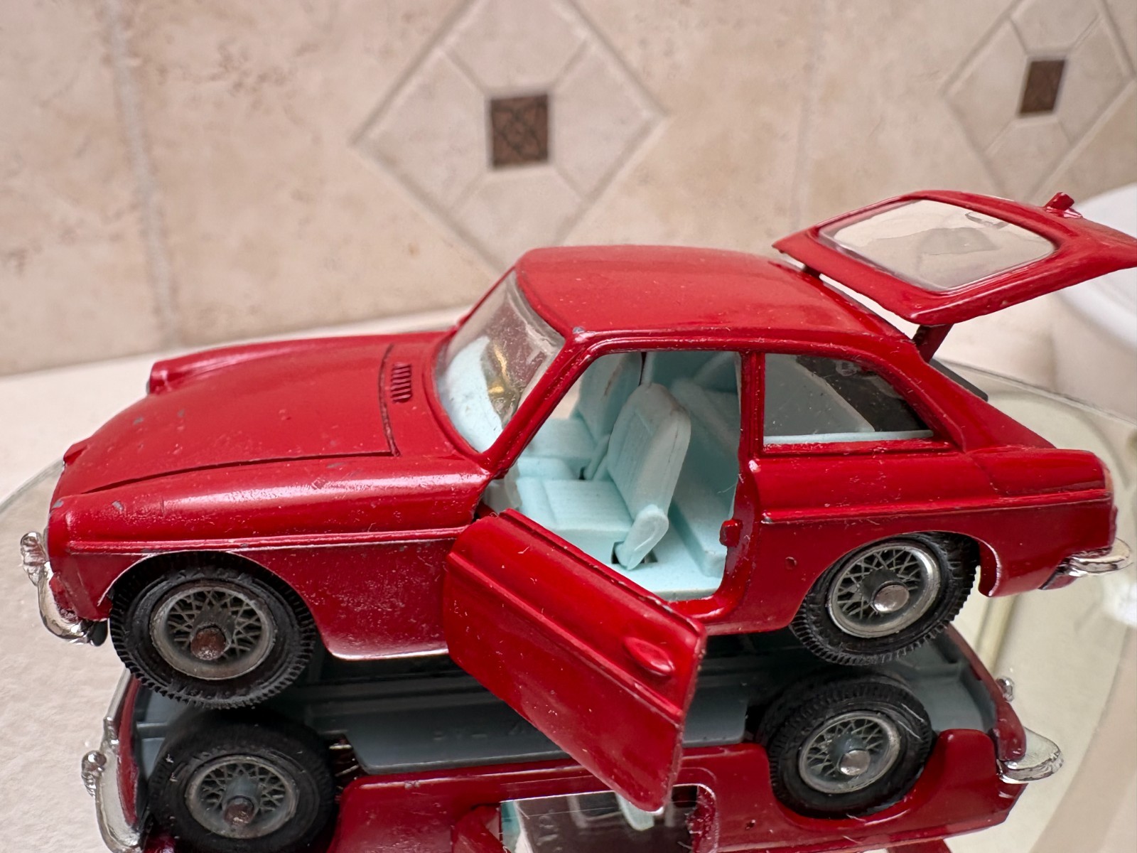 VINTAGE CORGI TOYS | MIB | MGB GT | Rare Original Edition | No 327 w/LUGGAGE VINTAGE CORGI TOYS | MIB | MGB GT | Rare Original Edition | No 327 w/LUGGAGE
