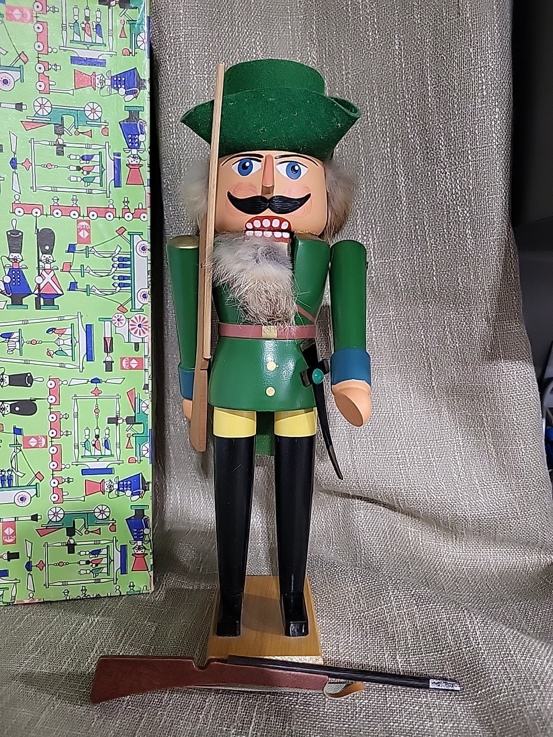 “Vintage VERO East Germany Hunter Nutcracker w Rifle & Box Erzgebirge DDR