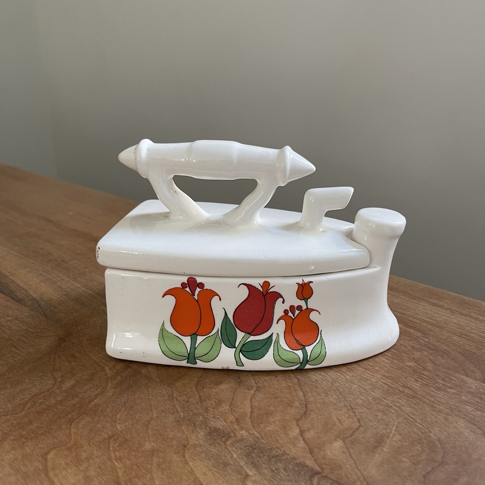 Vintage 1970s Nanco Ceramic Iron Trinket Box Floral Japan White Red Vanity Tulip Vintage 1970s Nanco Ceramic Iron Trinket Box Floral Japan White Red Vanity Tulip