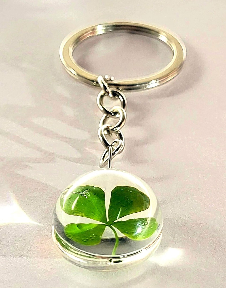 19mm Real Four Leaf Clover Shamrock in Semi-Sphere Keychain Lucky Leaf in Resin