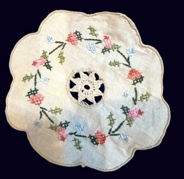 Vintage Embroidered Linen Doily 5” Floral Cottagecore Crochet Center Grandmacore