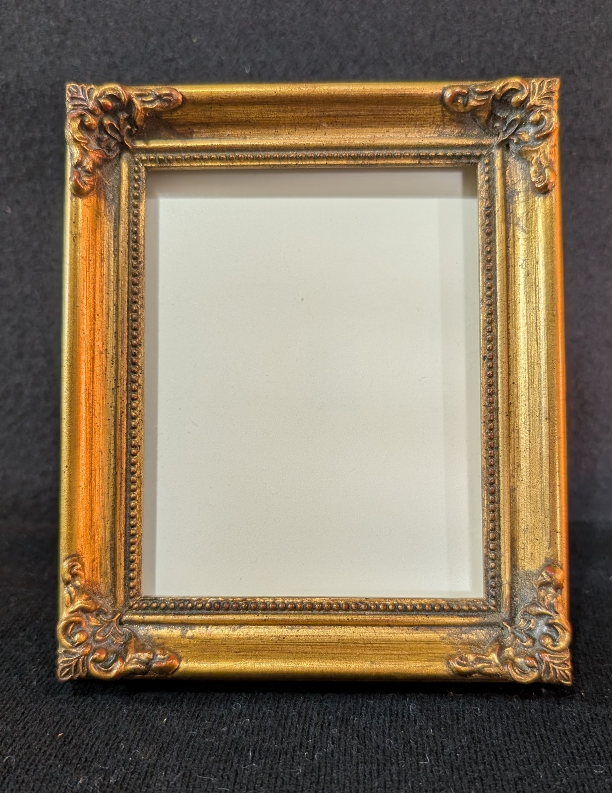 Ornate Classic Style Antiqued Gold Tabletop Frame for 4\