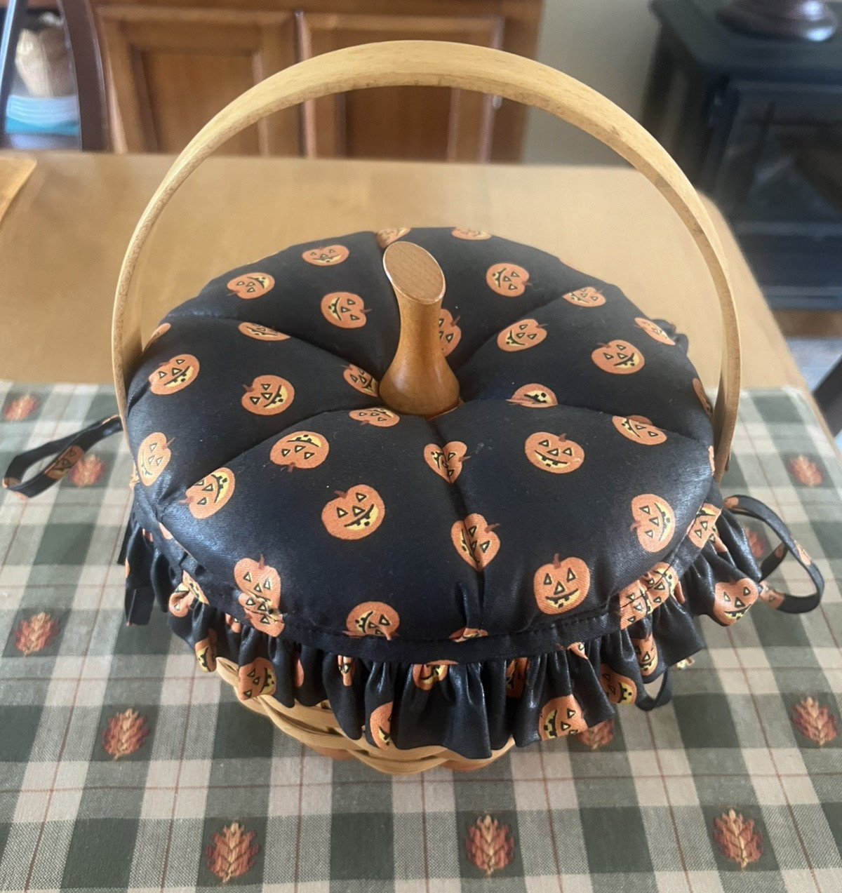 VTG 1996 Longaberger Halloween Pumpkin Basket W/ Liner Protector & Lid, Tie-On VTG 1996 Longaberger Halloween Pumpkin Basket W/ Liner Protector & Lid, Tie-On