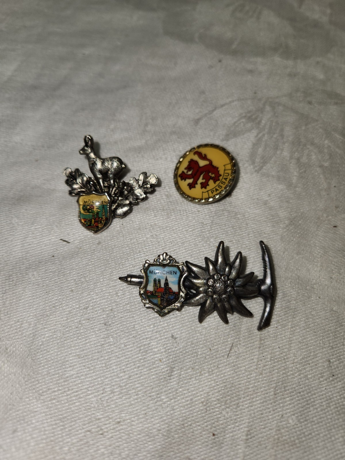 Vintage Post WWII German WHW Style City Pins Munchen x2 and Passau