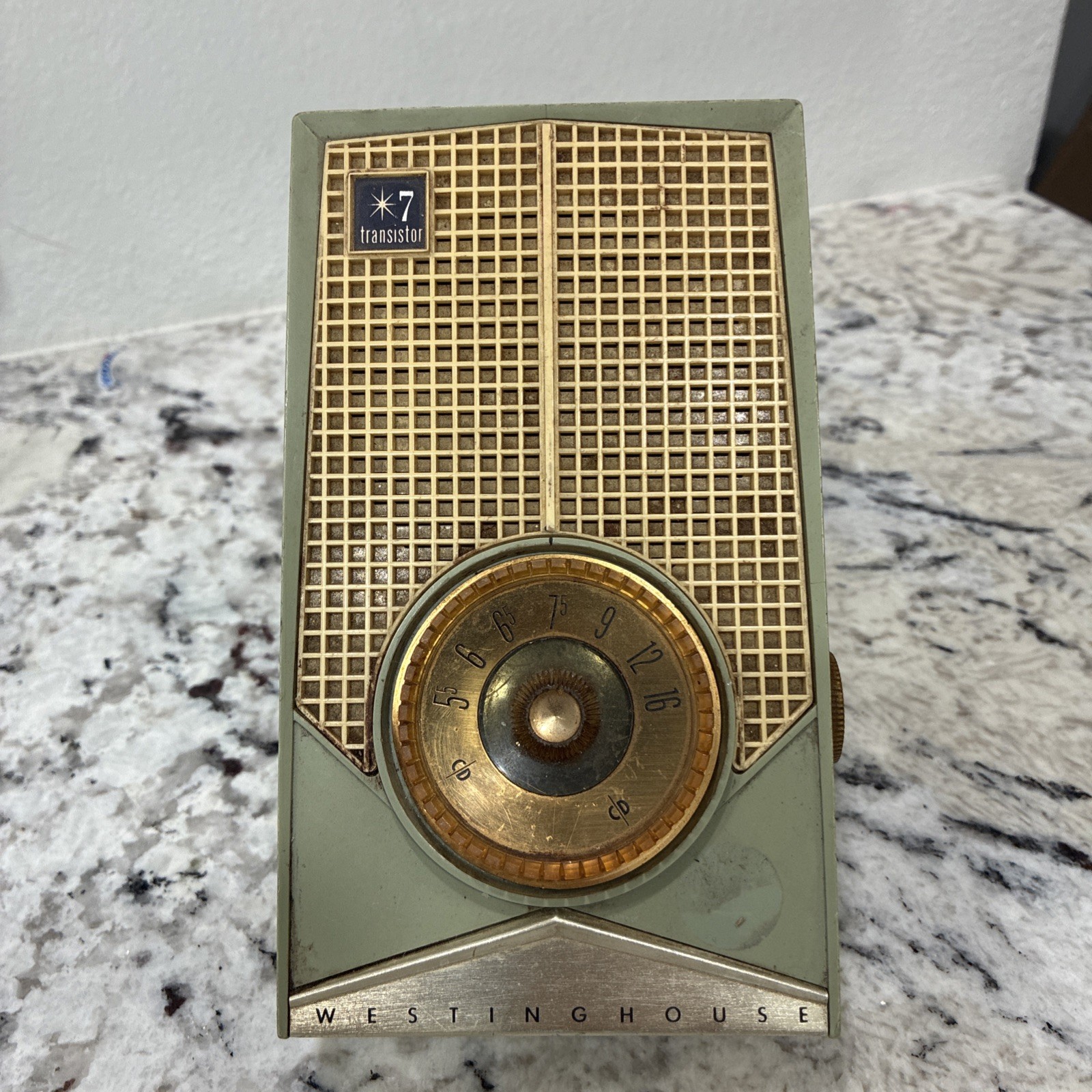 Vintage Westinghouse Transistor 7 Radio #H-698P7GP FOR PARTS OR REPAIR Vintage Westinghouse Transistor 7 Radio #H-698P7GP FOR PARTS OR REPAIR