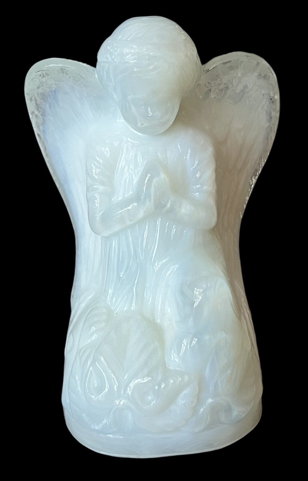 VINTAGE BOYD WHITE GLASS PRAYING ANGEL FIGURINE