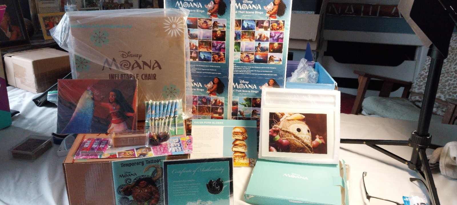 Disney Drop Moana Movie Night Box  Limited Edition Collectable Set - Rare