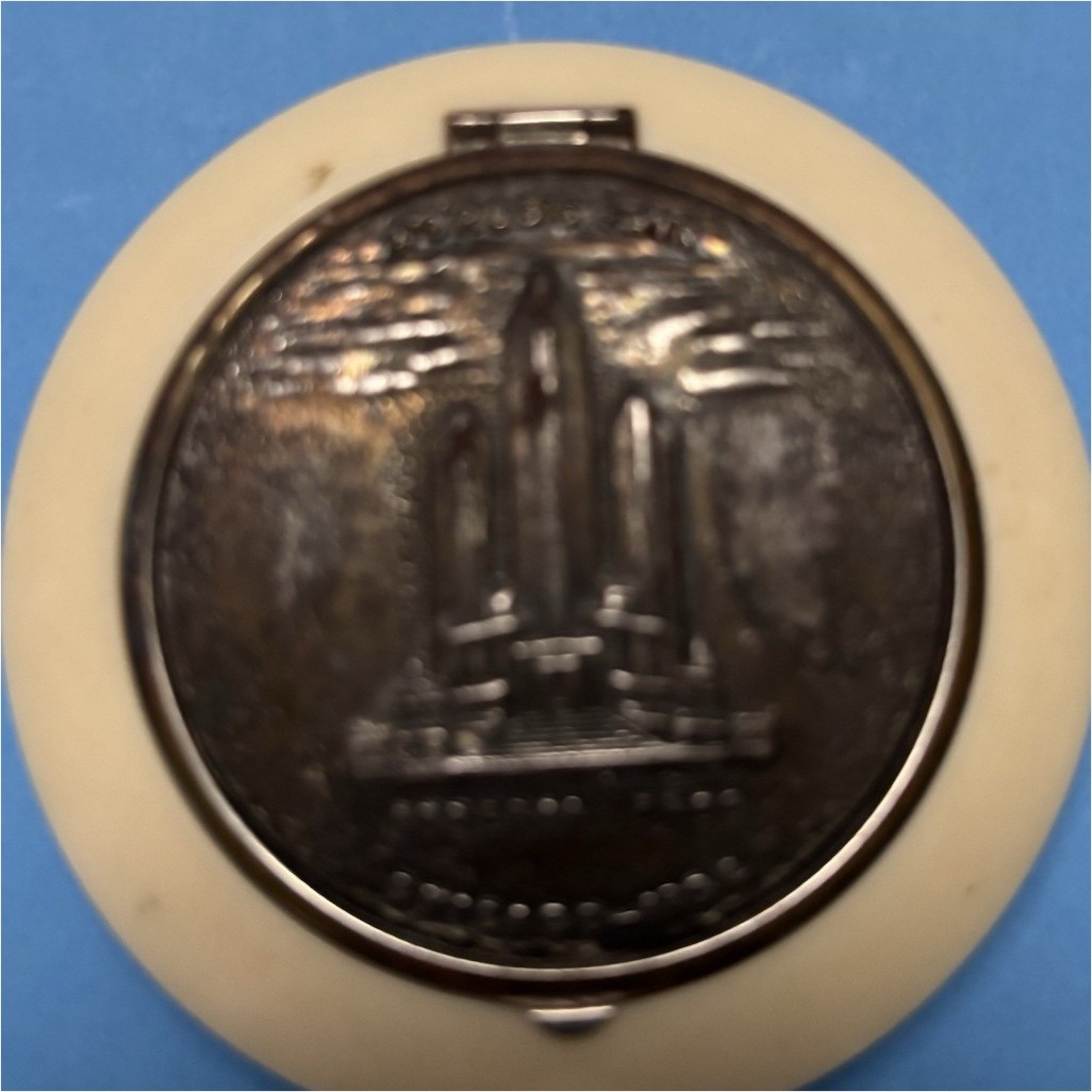 1933-34 Chicago World\'s Fair Collectible White Round Souvenir Compact Mirror