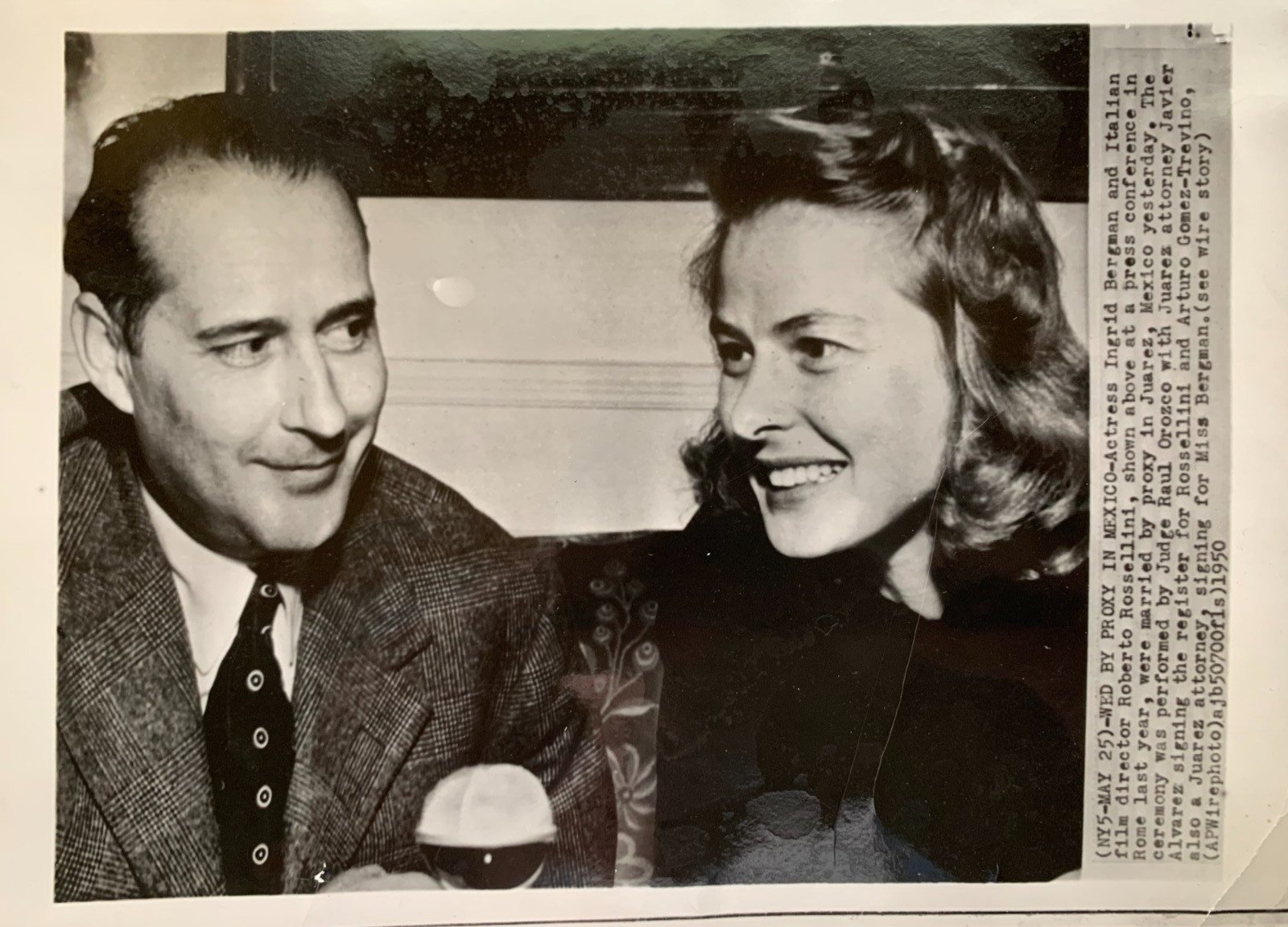 Vtg. AP wire photo Ingrid BERGMAN & Roberto ROSSELLINI, 1950