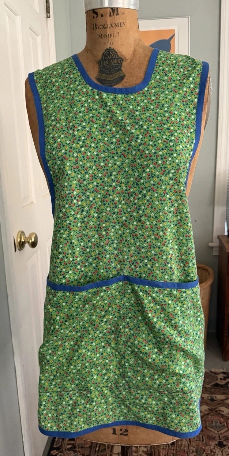 Vintage Apron Farmhouse Bib Style Hand Sewn Floral Pattern Pockets Cotton