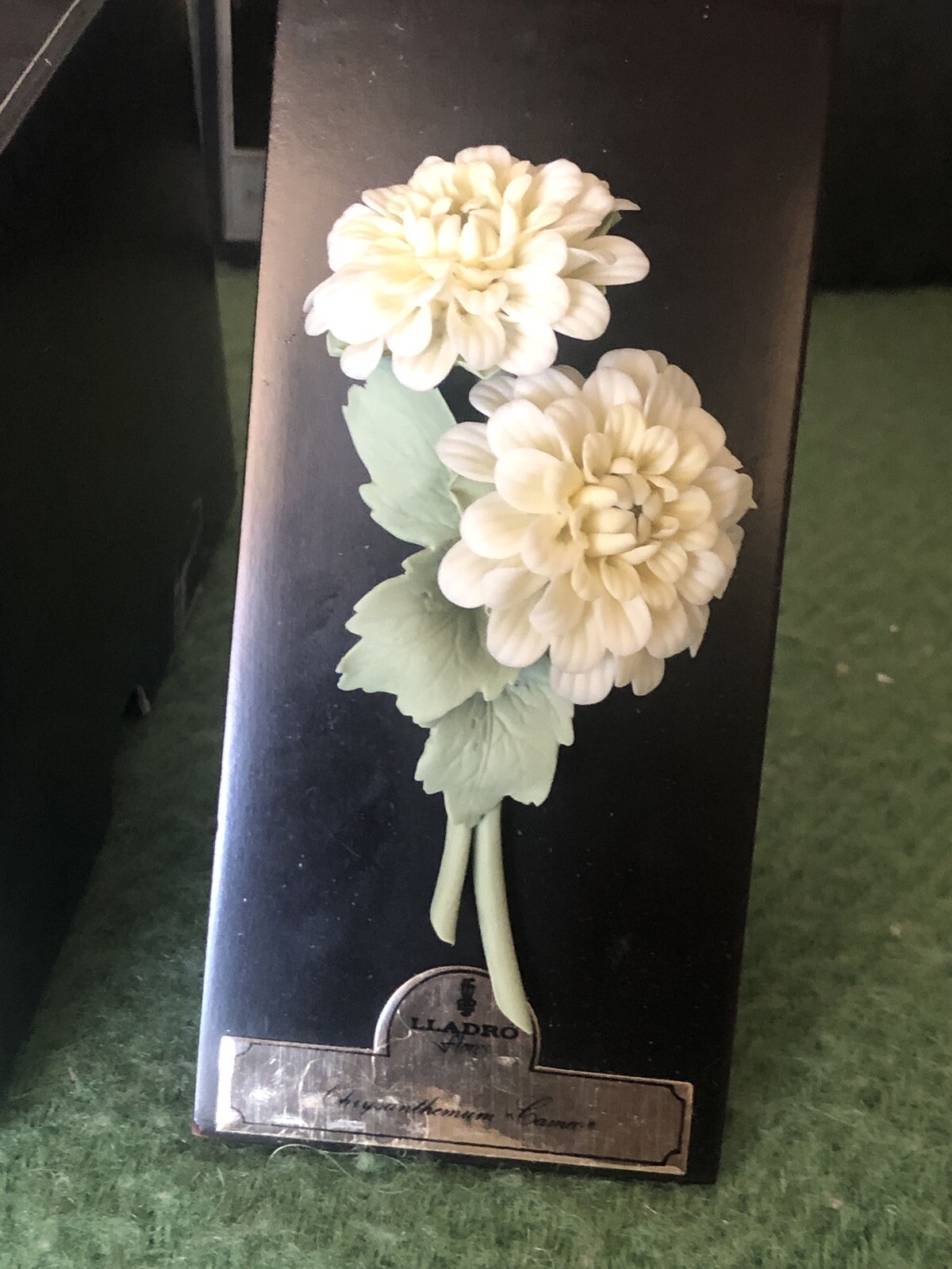 Rare 1984 LLadro Chrysanthemum Floral On Base - Boxed Sculptures by LLADRO