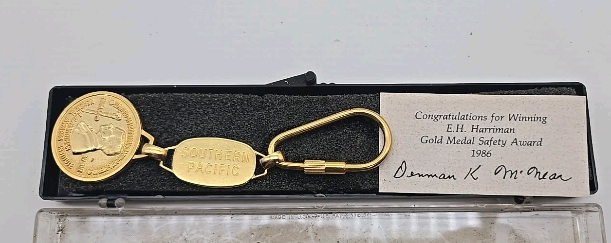 Vintage E.H. Harriman Southern Pacific Gold Medal Safety Award keychain 1986 (B8