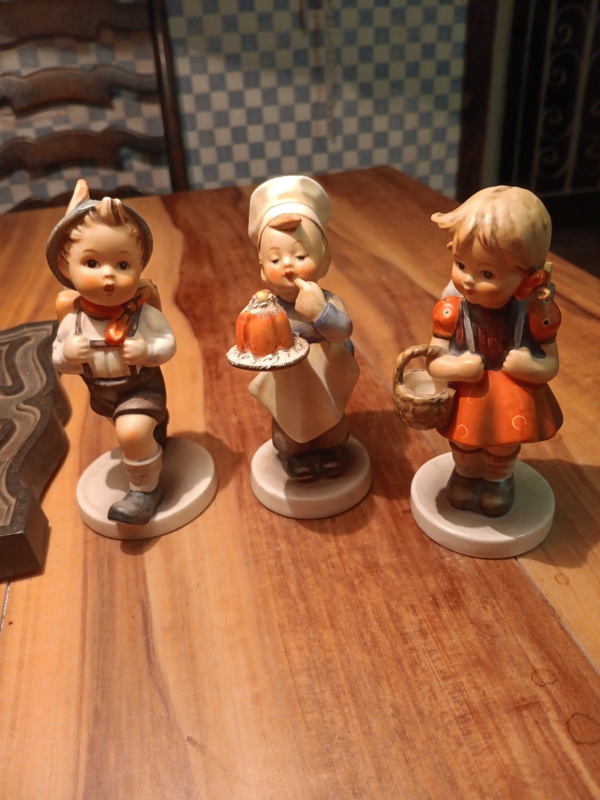 3 Hummels  Lot Small  V Bee