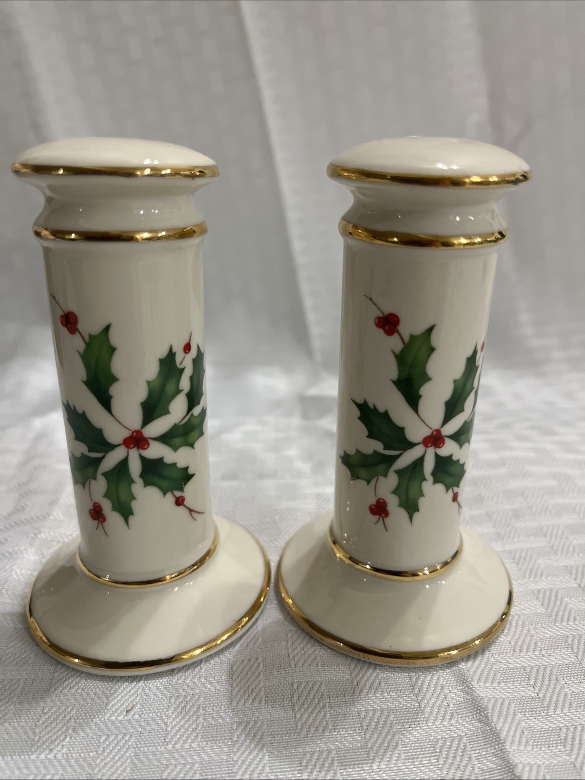 Lenox Holiday Archive Salt and Pepper Shakers 4 in Holly Berry Design Christmas